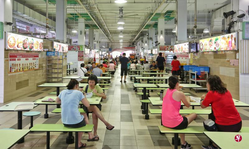 茨园小贩中心于2015年8月启用，由肥雄餐饮集团管理，是首个设在民众俱乐部的小贩中心。 （陈福洲摄）