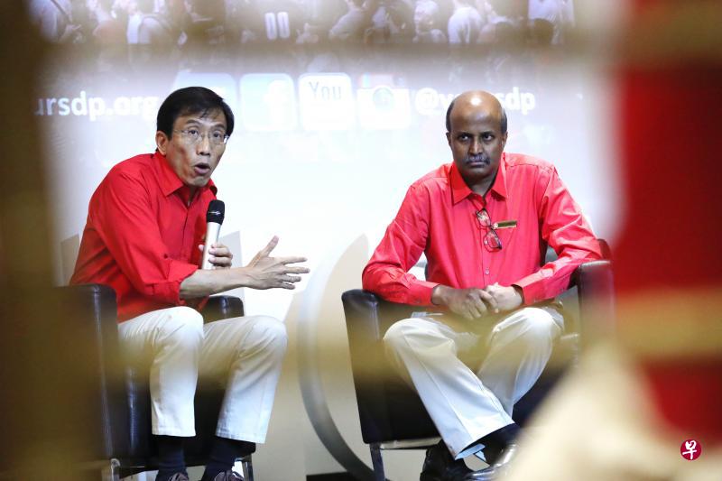 新加坡民主党秘书长徐顺全（左）和党主席淡马亚昨天在该党竞选备战工作推介会上接受与会者提问。（陈来福摄）