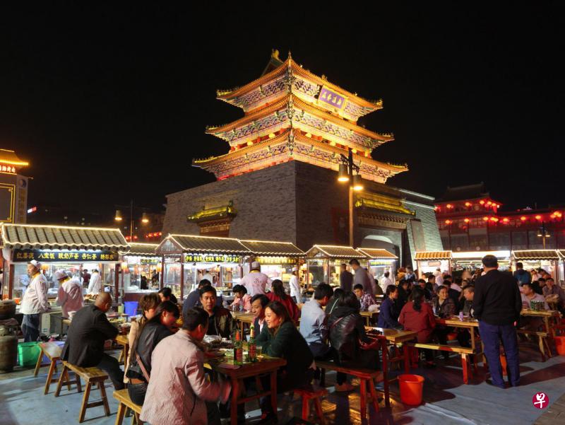 鼓楼夜市。（王远昌摄）