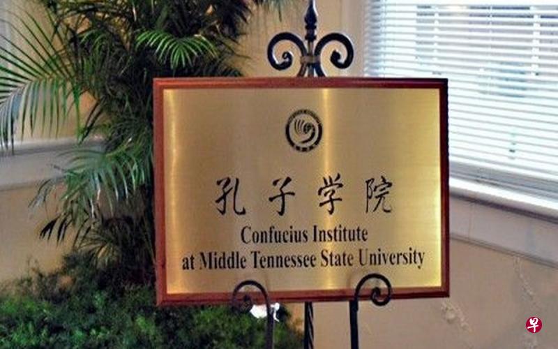 中国国家汉办自2004年以来同美国高校合作，在美已建立110所孔子学院，开设500多个孔子课堂。（互联网）