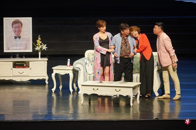 江美仪（ 左起）、夏雨、米雪和阮兆祥首度在本地合作演爆笑舞台剧《秘密》。（图片：20SixProductions提供）