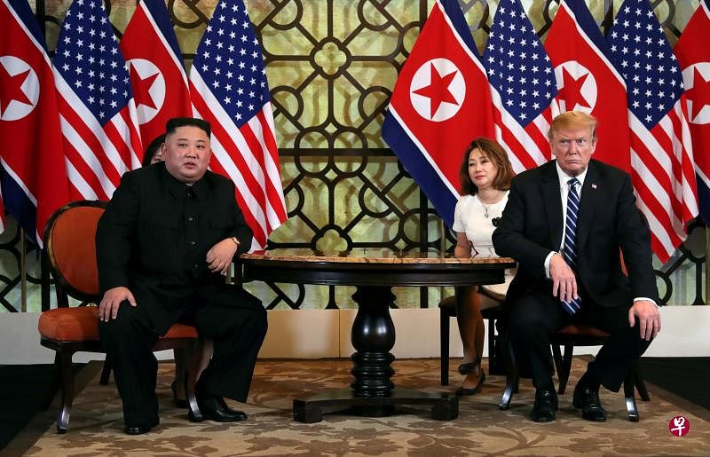 美国总统特朗普（右）和朝鲜领导人金正恩在河内的第二次峰会就解除对朝制裁以换取朝鲜弃核问题没能达成协议。（法新社）