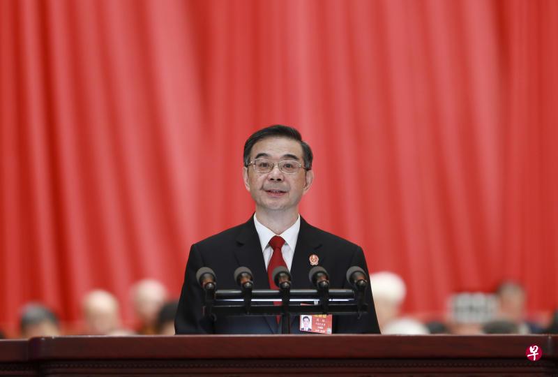 中国最高人民法院院长周强今天上午在人民大会堂向全国人大做最高法工作报告。（新华社）