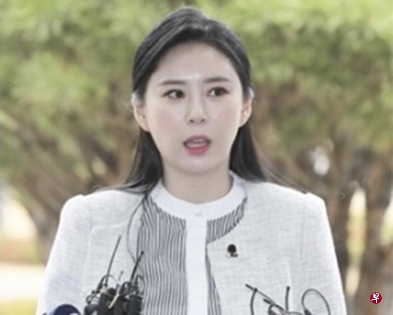 尹智伍出书爆料，受警方保护。（互联网）
