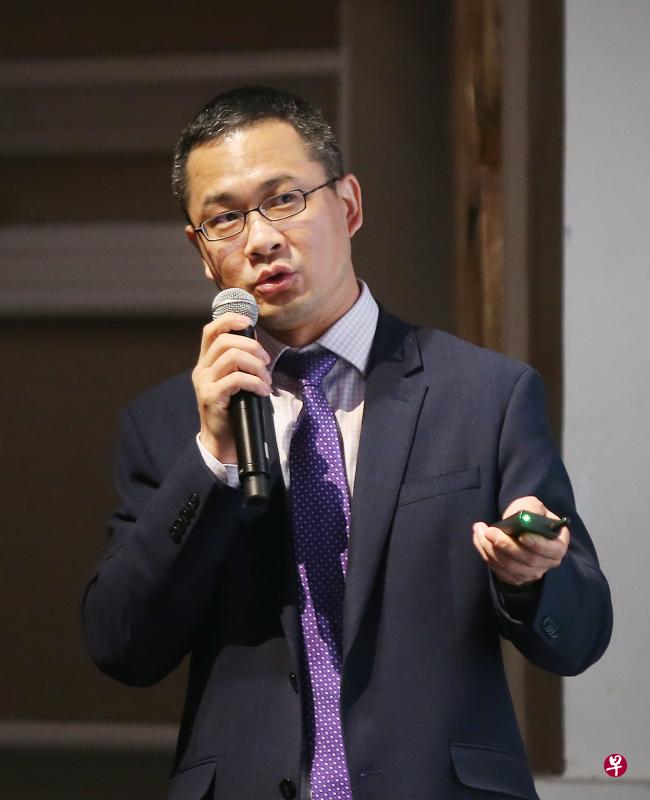 经济师李文龙博士预测，今年中国经济增长大约6.2％，延续缓坡下行的态势。（梁伟康摄）