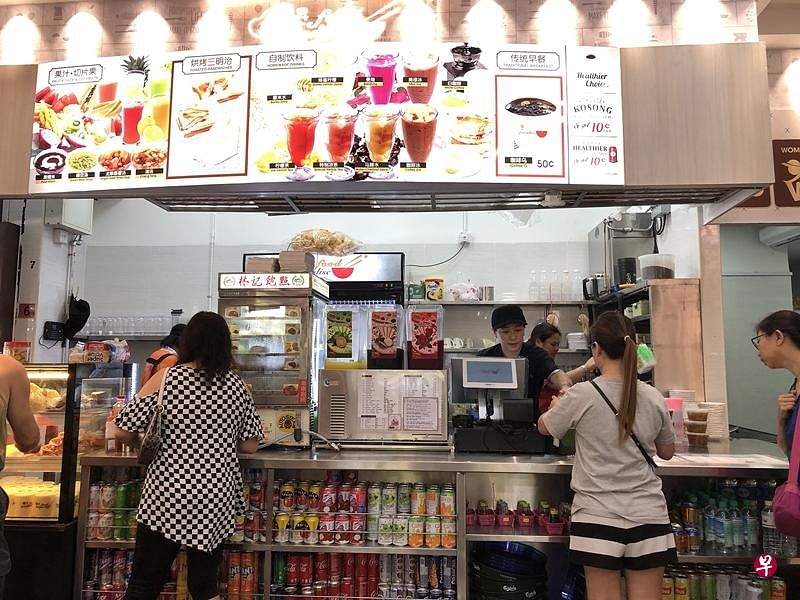盛港东这家新开张的食阁，亮出“五毛钱咖啡乌”的号召，比附近食阁或咖啡店至少一元的价格便宜了一半。（陈佳怡摄）