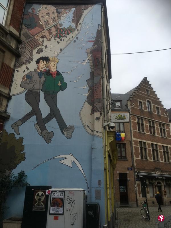 左为Broussaille Wall壁画，右图为Jojo Wall壁画。