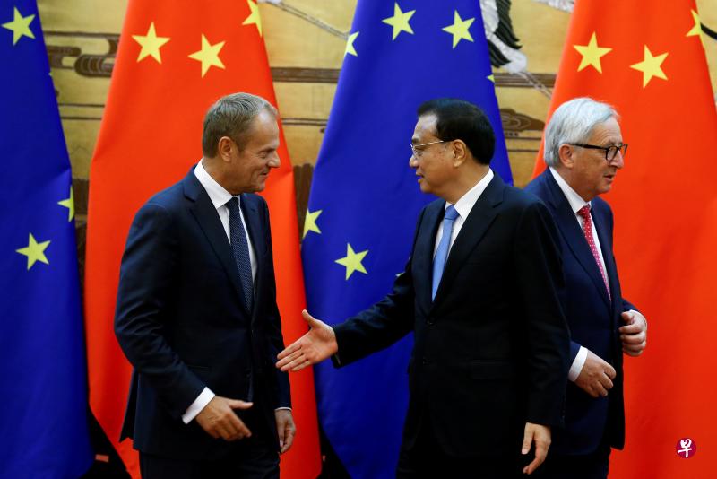 欧盟理事会主席图斯克(左)、中国总理李克强(中)、欧盟委员会主席容克(右)2018年7月在北京。（路透社档案照）