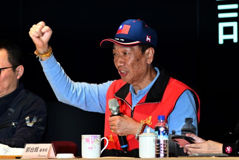 台湾鸿海集团董事长郭台铭3月12日在鸿海集团总部召开记者会。（法新社）