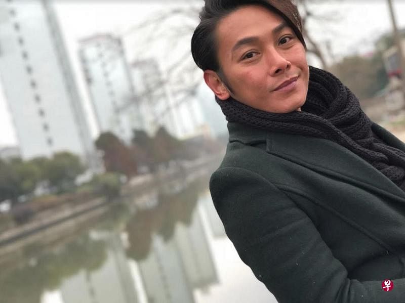 廖永谊自嘲：没想到我这把年纪还有人愿意签 我当歌手！（受访者提供）