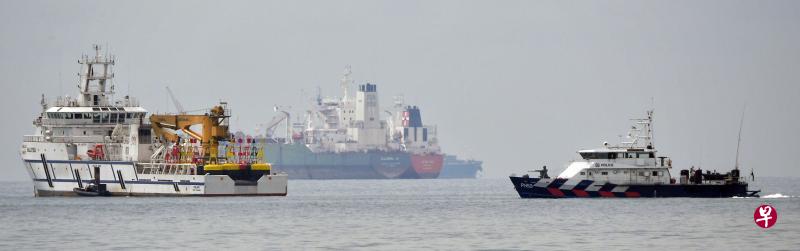 马来西亚官方浮标船去年底进入新加坡领海，我国多次派遣海岸卫队船艇给予警告。（档案照片）