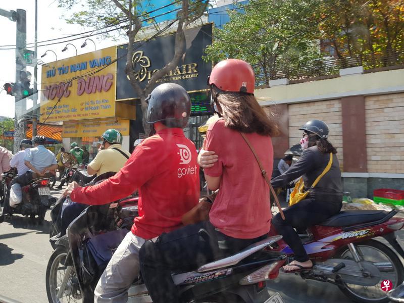 越南网络经济的一大激战，是Grab和GOJEK旗下品牌GO-VIET在私召车行业中争取市场占有率。（黄康玮摄）