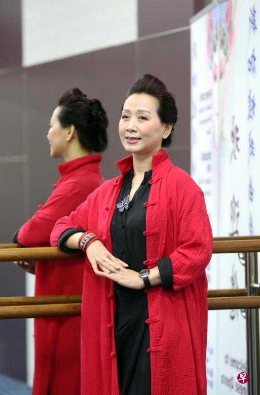 张莉希望在新加坡这个文化、艺术多元的国家，导出更多优秀作品，培养出更多传统戏曲的接班人。（庄耿闻摄）