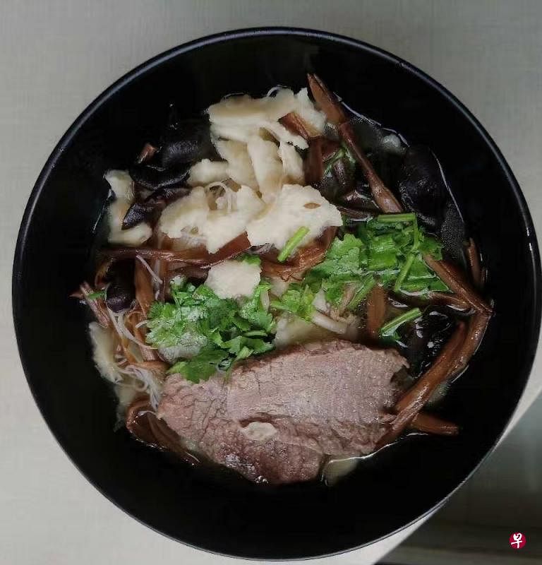 羊肉泡馍（杨世豪摄）