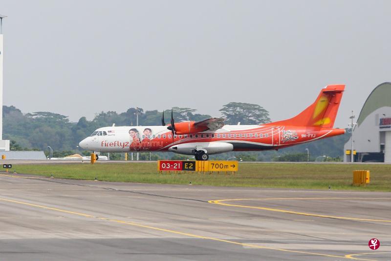 飞萤航空一架从梳邦机场飞来我国实里达机场的航班，因恶劣天气能见度低被迫改道，在柔佛士乃机场降陆，60多人受影响。（档案照片）