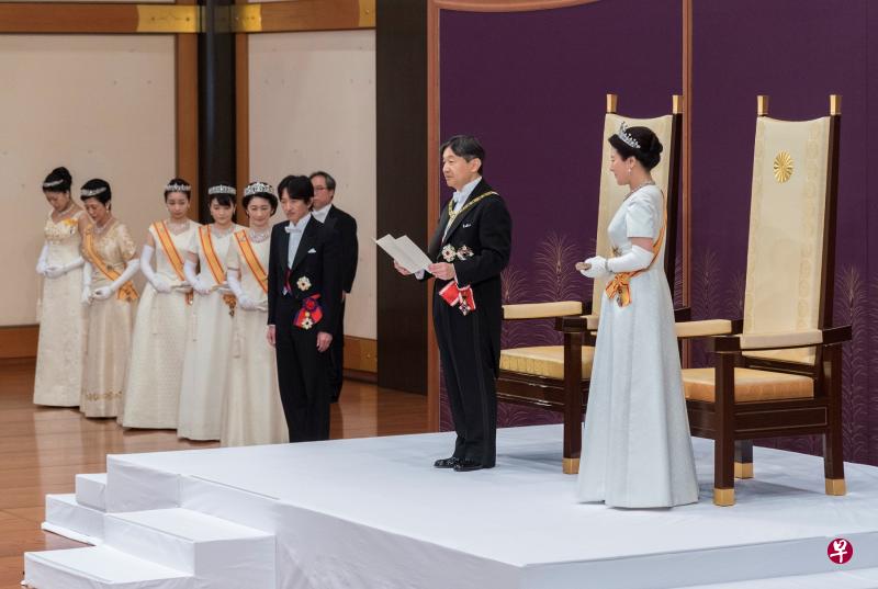 日本5月1日开始令和时代，新日皇德仁当天早上登基，成为日本第126代天皇。（路透社）