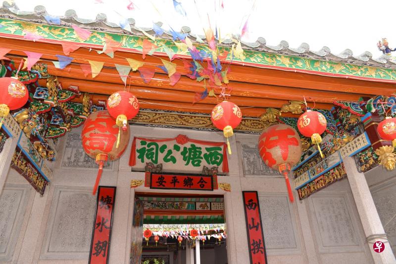 除了供奉和祭祀祖先外，祠堂还是商议家族众多事物和族长行使家族大权的场所。图为许家在潮安林泉乡的祠堂。（受访者提供）