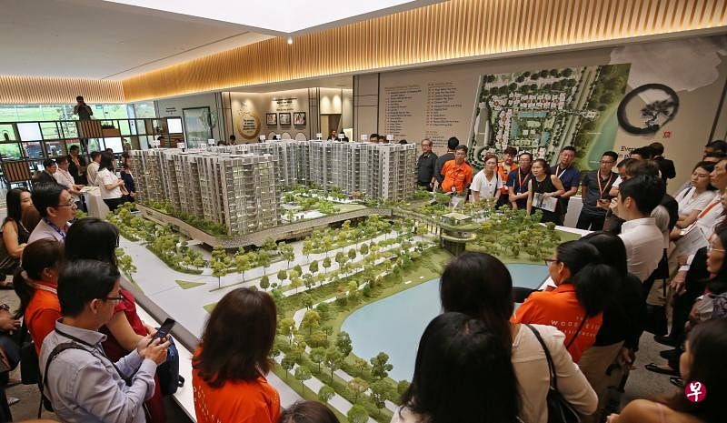 即将在周六登场的桦丽居位于桦丽商城和兀里地铁站上方，结合住宅、零售商场、地铁站、民众俱乐部和邻里警局于一体，并衔接本地首个地下冷气巴士转换站。该项目昨天为房屋经纪和媒体举行了说明会。（叶振忠摄）