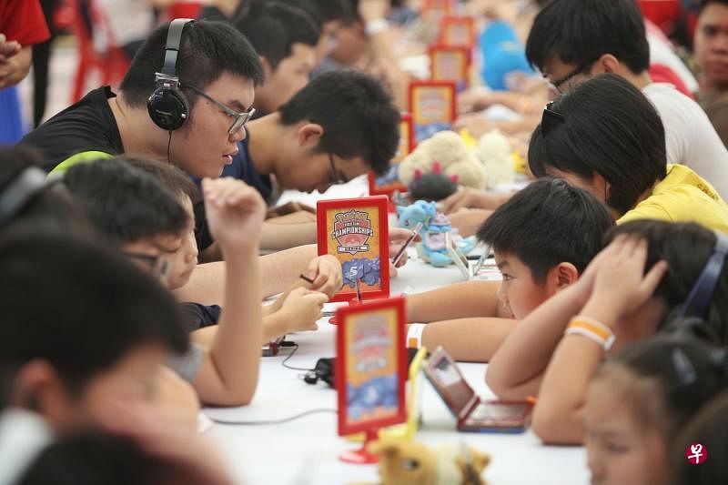 杨厝港基层组织举办首个电玩运动大赛，吸引800名电玩好手和公众来玩各类电竞游戏。（谢智扬摄）