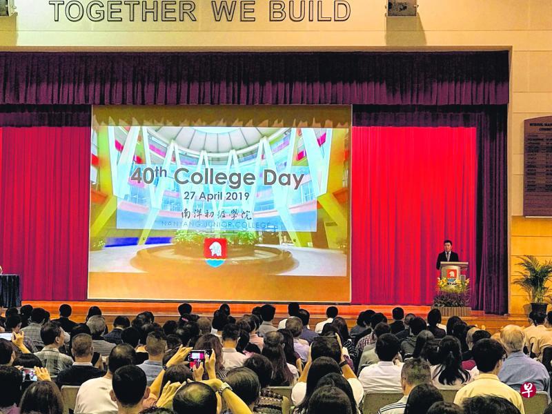 南初校庆日，师生、毕业生和家长共聚一堂。（南初照片）