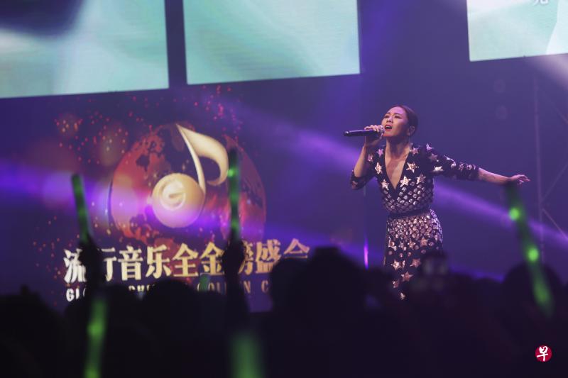 蔡健雅连唱三首歌曲，未来还要继续唱。