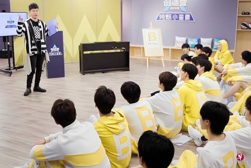 胡彦斌评级男生的标准更高，所以今年担任《创造营2019》导师会更严厉。（互联网）