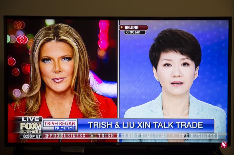 中国国际电视台（CGTN）女主播刘欣于5月30日早间（美东时间5月29日晚间）应约与FOX商业频道女主播翠西•里根进行公开辩论。（中新社）