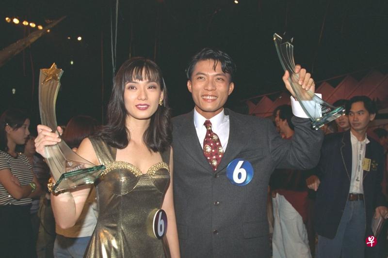  1995年“才华横溢出新秀”的男女冠军沈倾掞和郑秀珍。（图片：档案照）