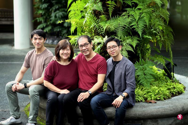黄德文（左起）、蔡月芬、黄瑞鹏、黄德融，一家四口，都是好舞之人。