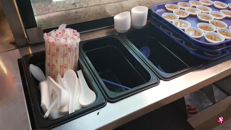 一次性即丢餐具。（档案照）