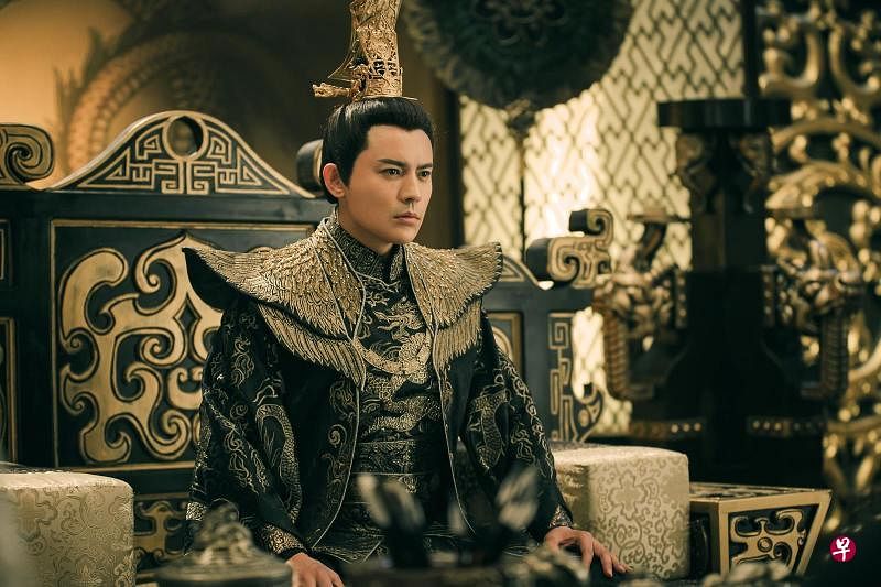 《凤弈》演皇帝 崔鹏在《凤弈》中与老戏骨黎耀祥等对戏。（照片由崔鹏经纪公司提供）