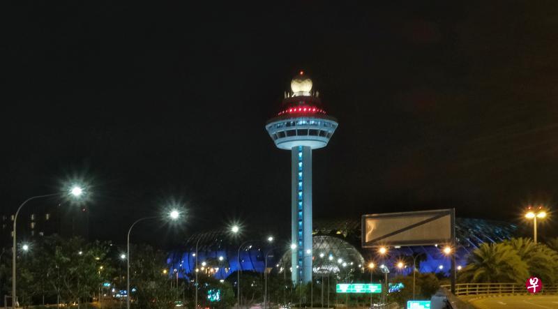 据本报了解，新加坡空军部队在接获通报后，立即调派人员向无人机发出反制信号。目前不清楚无人机是否已被“拿下”。（曾坤顺摄）