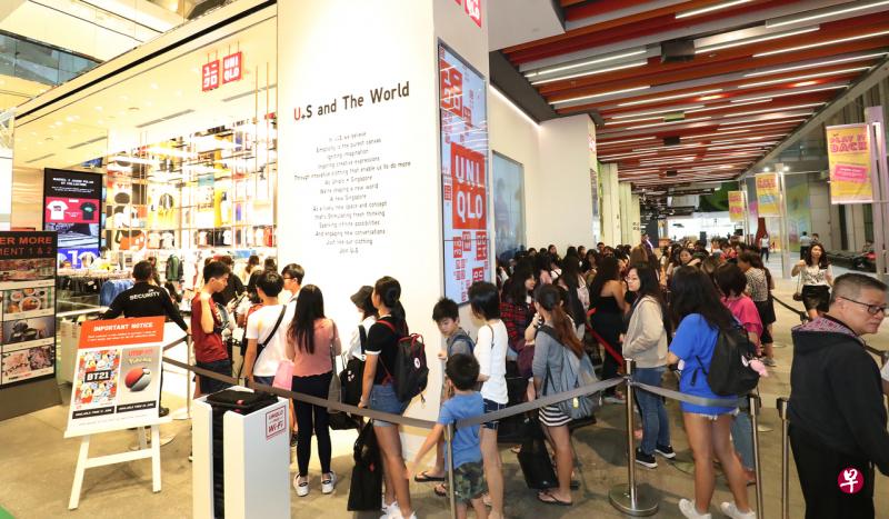 Uniqlo规定粉丝分批进入，人龙一度近170人。（陈来福摄） 