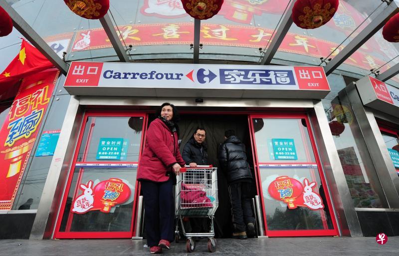 中国零售巨头苏宁易购收购家乐福中国，显示新零售业大战将趋白热化。（法新社）