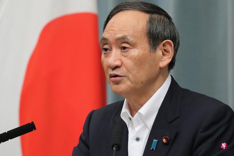 日本内阁秘书长菅义伟周二表示，美方已向日方确认会继续遵守美日安保条约。（法新社）