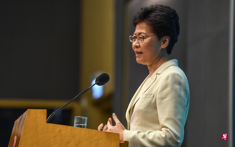  6月18日下午，香港特区行政长官林郑月娥会见传媒，对于香港近日因修订《逃犯条例》而引起社会矛盾、纷争和焦虑，她向每一位香港市民真诚道歉。（香港中通社）