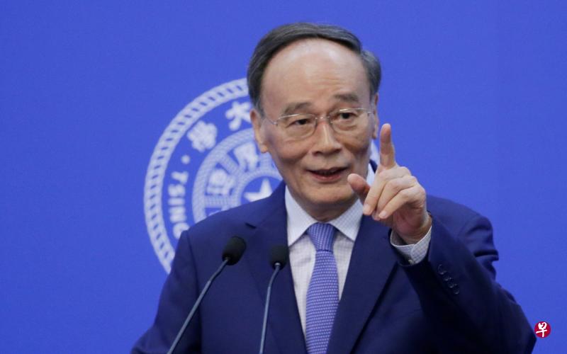 王岐山昨天在清华大学世界和平论坛上，不点名批评美国以国家安全之名实行保护主义。（路透社）