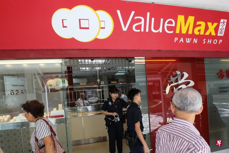 勿洛北一家当铺发生企图抢劫案。（陈斌勤摄） 