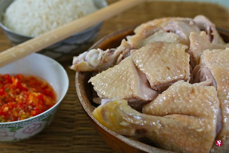 嘉积鸭是海南名菜之一，煮法与文昌鸡相似。