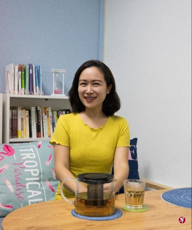李莲：白底黑字比较单调。如果孩子经常体验电子产品的刺激，他就再也无法静下心来。（受访者提供）