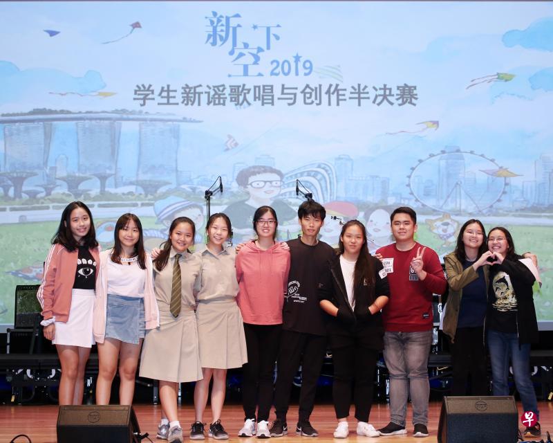 左起：彭嘉琦、林宣希、罗婕瑜、江心妍、黄怡惠、冯标彪、陈乐萱、郭子峰、黄湤闵和黄湤鈏成功晋级决赛。（梁麒麟／摄影）