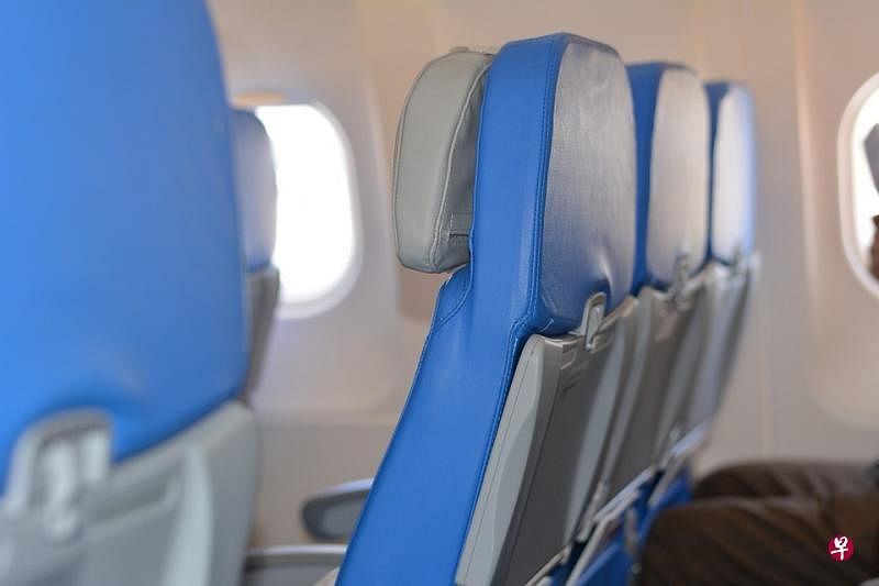 航空公司为降低成本，提高受欢迎航班的载客量，不惜增加座位排数，使得经济舱愈见狭窄，而这已经成为航空业的大趋势。（互联网）