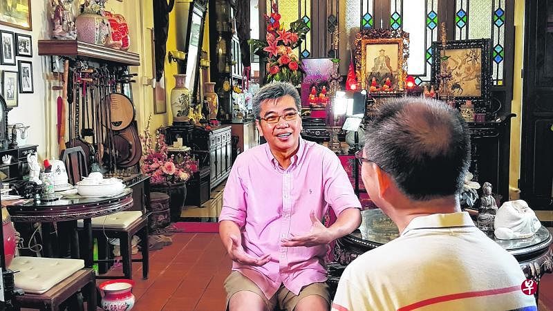 新加坡河老街坊翁泽峰怀念河边讲古，唱大戏，桥上小孩跳水等情景。（受访者提供）