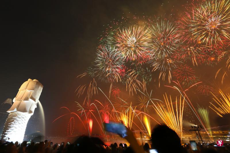 鱼尾狮公园对面的海域将是今年国庆庆典鸣放21响礼炮的地点，加上近乎无遮挡的璀璨烟花汇演，相信会是最为热门的民众聚集点之一。（陈勇智摄）