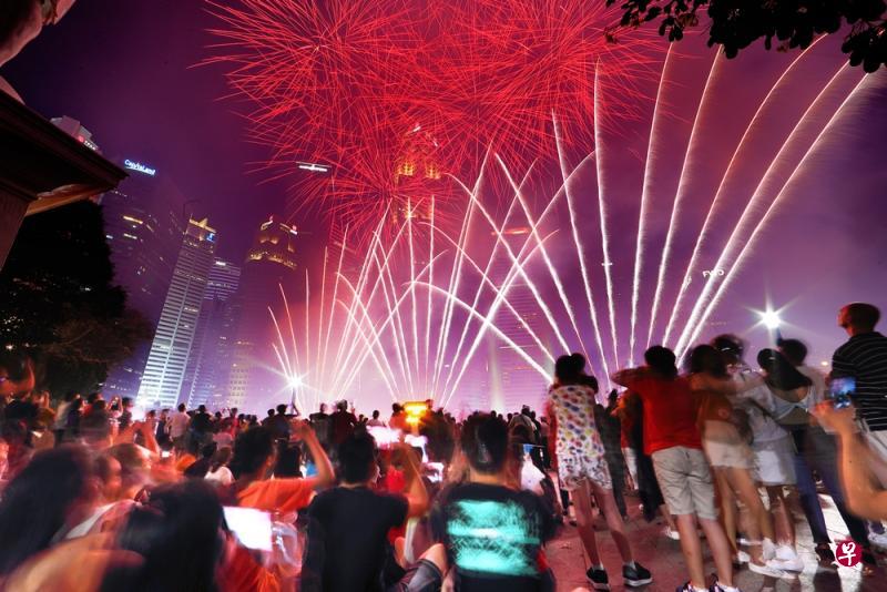 今年的国庆庆典，再度呈现了精彩的烟火表演。（档案照）