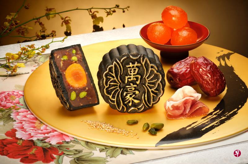 精选法式火腿枣蓉坚果月饼。