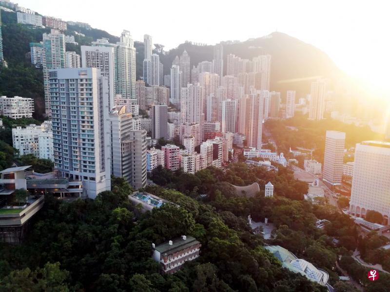 随着政治事件升温，香港楼价预计8月跌幅会再扩大。（香港中通社）