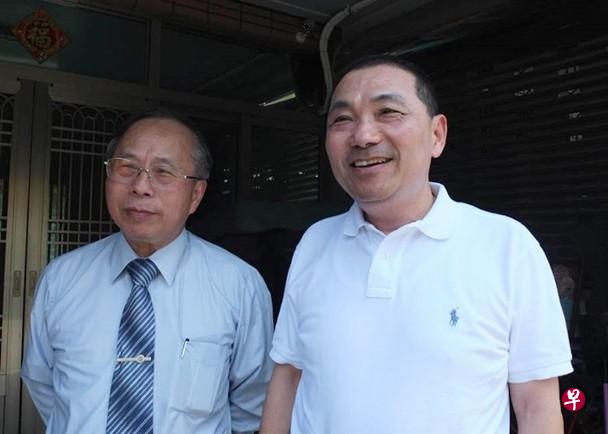新北市长侯友宜（右）与二哥侯明锋（左）（档案照）