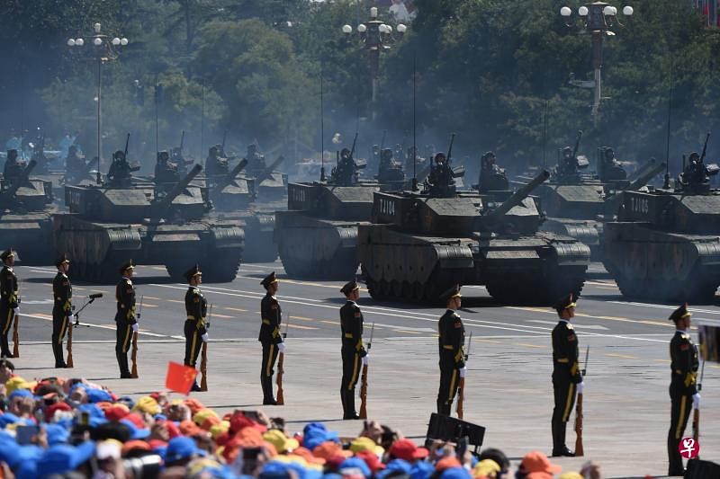今年10月1日在天安门广场举行的中国70周年国庆庆祝活动的阅兵规模，预料将比2015年纪念抗战胜利70周年时更大。（法新社）