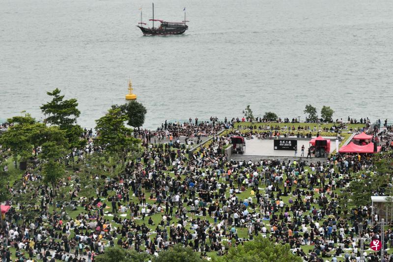 21个界别发动由昨天起连续两日“三罢”，并于昨天在金钟添马公园举行集会。（法新社）